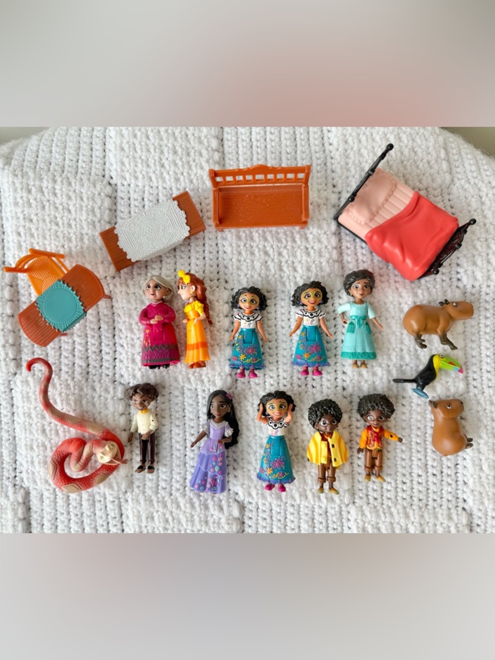 Disney Encanto Madrigal Family doll set